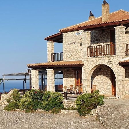Nireas : Stone Villa Orthoniaí Exterior foto