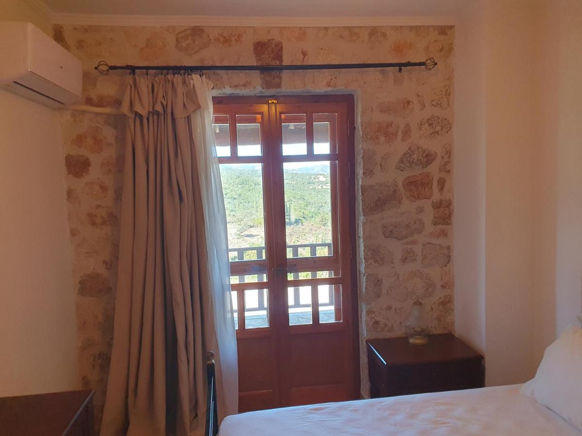 Nireas : Stone Villa Orthoniaí Exterior foto