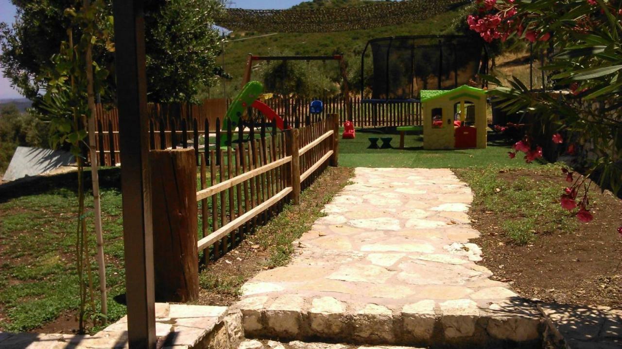 Nireas : Stone Villa Orthoniaí Exterior foto