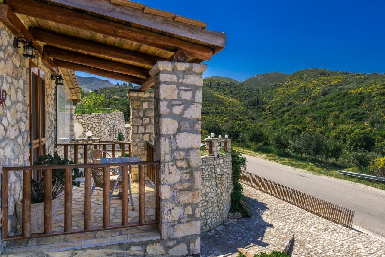 Nireas : Stone Villa Orthoniaí Exterior foto