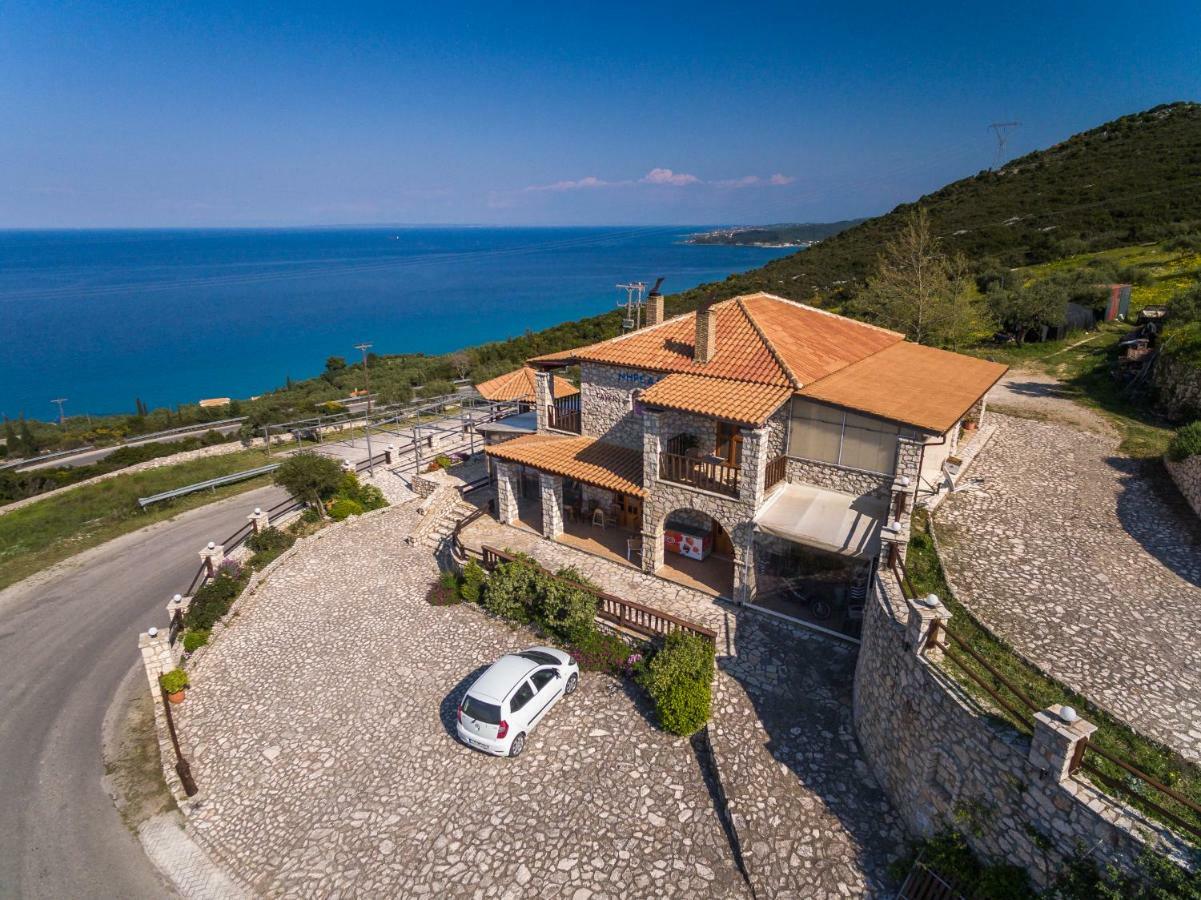 Nireas : Stone Villa Orthoniaí Exterior foto