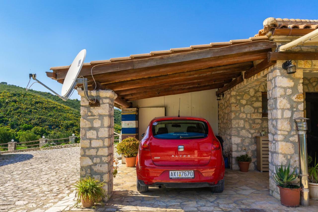 Nireas : Stone Villa Orthoniaí Exterior foto