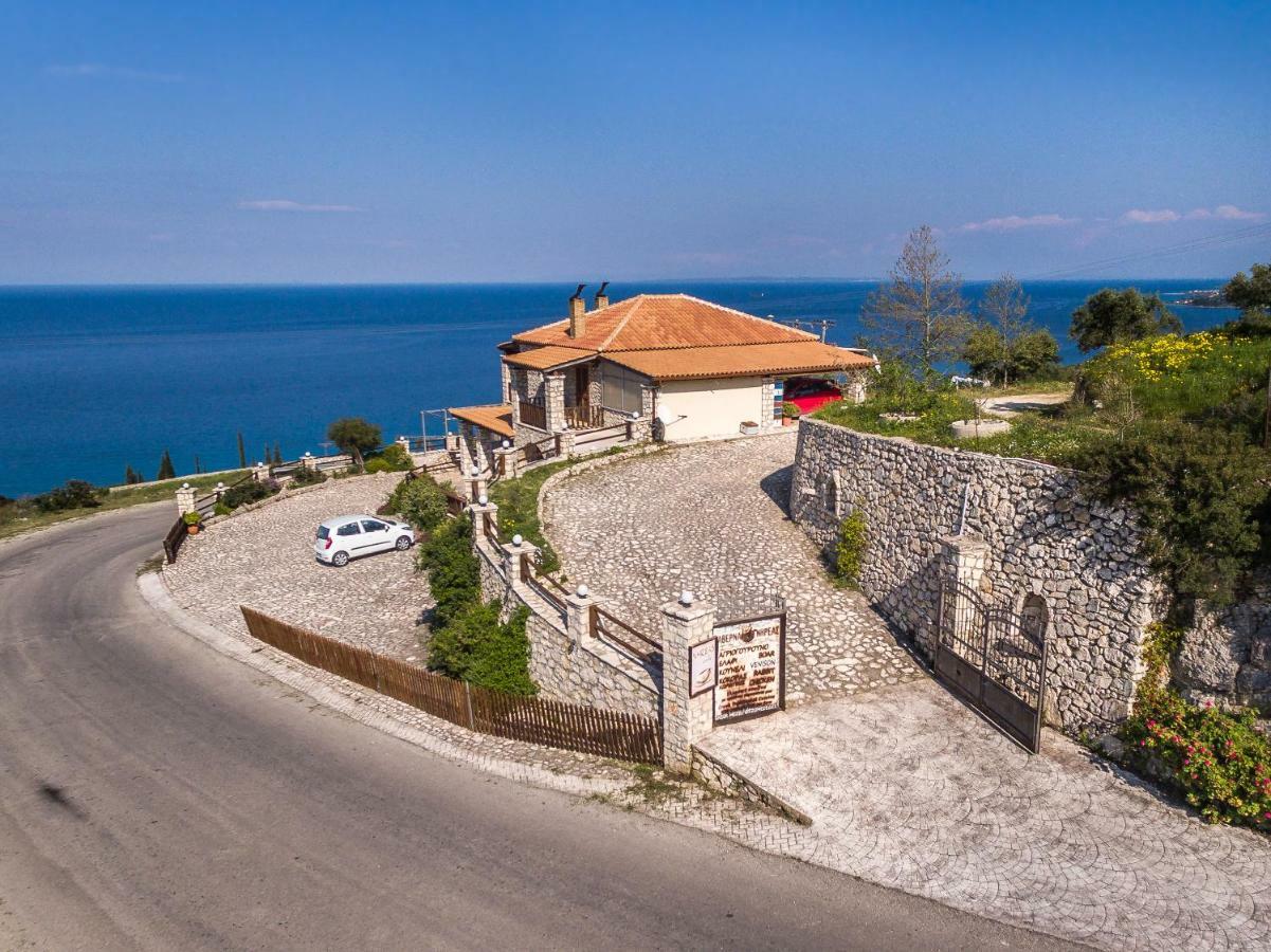 Nireas : Stone Villa Orthoniaí Exterior foto